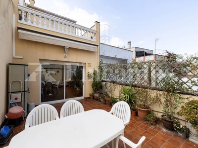 Venta Casa unifamiliar en Calle fiveller Sabadell. Buen estado con terraza 280 m²