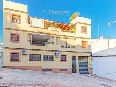 Venta Piso Alcalá de Guadaíra. Piso de tres habitaciones en Calle JUEZ PEREZ DIAZ 1416.