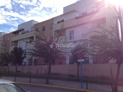 Venta Piso Mairena del Aljarafe. Piso de tres habitaciones Entreplanta plaza de aparcamiento con balcón