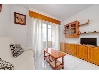 ¡Vive cerca del mar en este acogedor apartamento de Torrevieja!