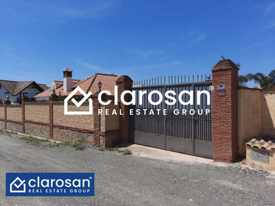 Casa con terreno en Málaga