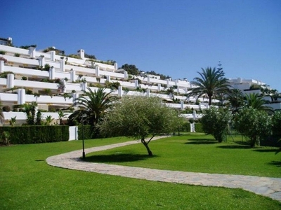Alquiler de piso en Guadalmina de 2 habitaciones con terraza y piscina