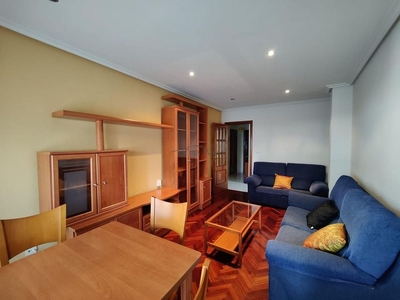 Alquiler de piso en Residencia de 2 habitaciones con garaje y muebles