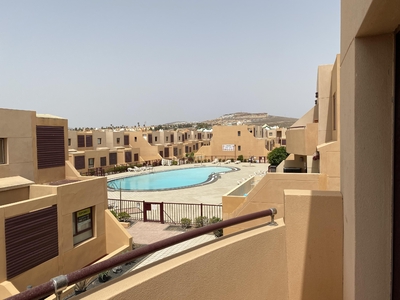 Apartamento en venta. Apartamento para entrar a vivir en zona tranquila en Caleta de Fuste (Fuerteventura) con piscina comunitaria, plaza de garaje.