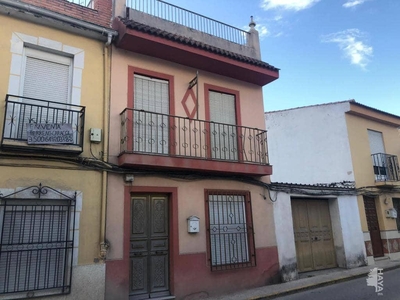 Сasa con terreno en venta en la Calle Párroco Don Juan Elías' Moriles
