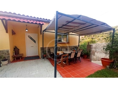 Bonita casa con terrazas, jardín y balcón vistas a Montserrat