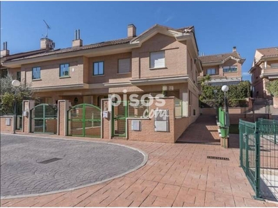 Casa adosada en alquiler en Sector B