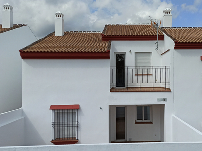Casa Adosada en venta. Venta de fantásticas viviendas adosadas en Urbanización, en Riogordo, a escasos 30 minutos de Málaga.