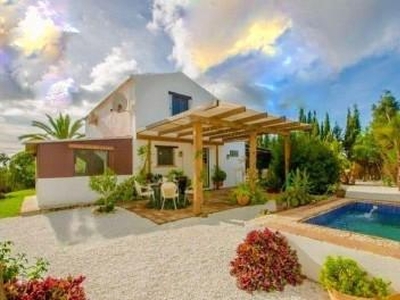 Casa en venta en La Concha-Resina Golf, Estepona