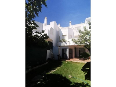 Casa en venta en La Concha-Resina Golf, Estepona