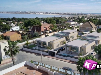 Chalet en venta en Los Balcones - Los Altos del Edén, Torrevieja