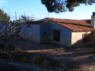Chalet independiente con terreno en venta en la CAMINO DE LA ESTANCA SN' Alcañiz