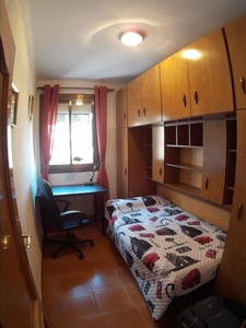 Habitaciones en C/ Dolçamara, Cornellà de Llobregat por 380€ al mes