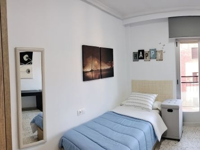 Habitaciones en C/ Sarasate, Salamanca Capital por 300€ al mes