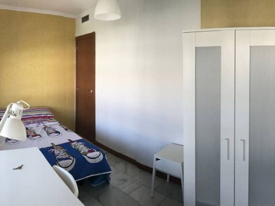 Habitaciones en Pza. de colon, Córdoba Capital por 275€ al mes