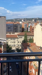 Piso en alquiler. Fantastic pis de 150 m2 al centre de Girona amb 5 habitacions totes dobles i terrassa amb vistes panoramiques de la ciutat.