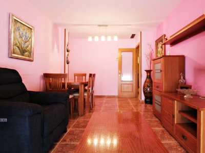 Se vende bonito piso de 3 dormitorios y 2 baños en Torrellano - Elche
