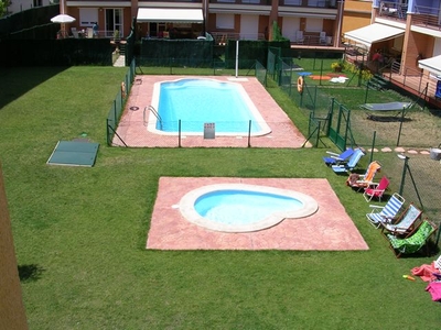 Venta de casa con piscina y terraza en Alesanco, centro