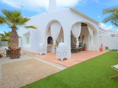 Villa con terreno en venta en la Dehesa de Campoamor