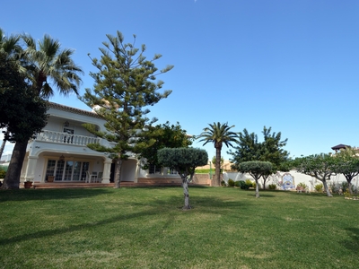 Villa con terreno en venta en la Dehesa de Campoamor' Cabo Roig