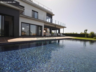 Villa Roman, moderna con piscina y vistas al mar