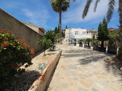 Chalet en venta en Los Balcones, Alicante