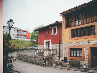 Guaxa. Casina en Poo de Llanes