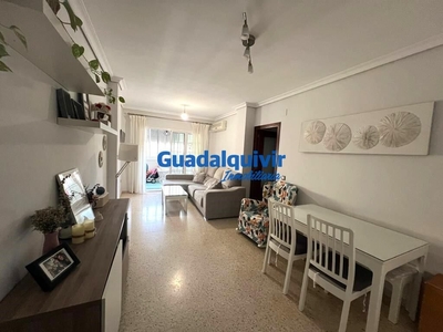 Venta de piso con terraza en Montequinto (Dos Hermanas), Centro