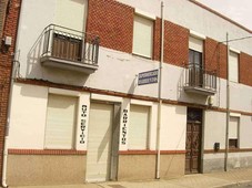 Venta Casa rústica en Calle Calvo Sotelo 65 León. 140 m²
