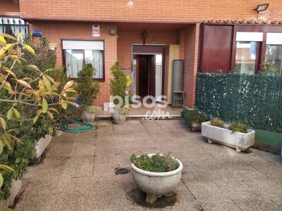 Casa adosada en alquiler en Zona Sur en El Crucero-Cortes por 820 €/mes