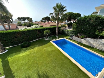 Chalet preciosa villa con jardín y piscina muy cerca del mar en Sant Antoni de Calonge