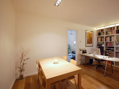 Apartamento en venta. Moderno piso alto y reformado listo para entrar a vivir situado en Nova Esquerra Eixample. Ideal parejas.