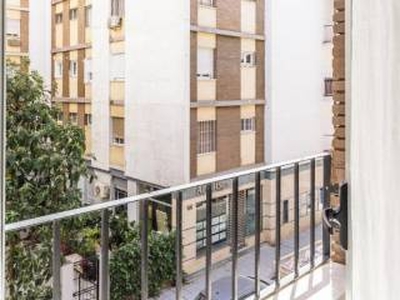 Piso de dos habitaciones 86 m², Los Remedios, Sevilla