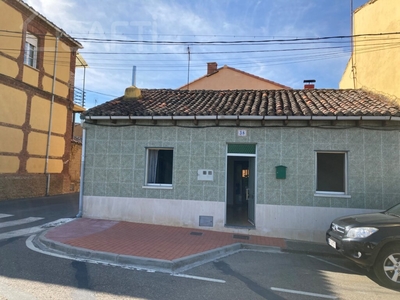 Venta de casa con piscina y terraza en Eras de Renueva (León)