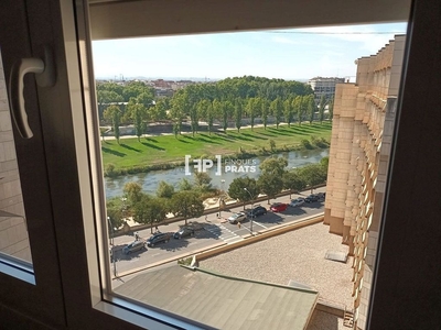 Ático en alquiler en Centre Històric - Rambla Ferran - Estació de 2 habitaciones con terraza y muebles