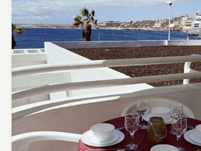 Alquiler de piso en El Médano de 3 habitaciones con terraza y piscina