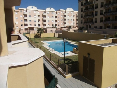 Alquiler de piso en El Rinconcillo de 2 habitaciones con terraza y piscina