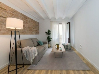 Alquiler de piso en Sant Pere, Santa Caterina i la Ribera de 1 habitación con muebles y balcón