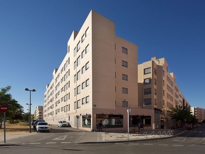 Alquiler de piso en Sur - PAU 4 de 2 habitaciones con garaje y ascensor