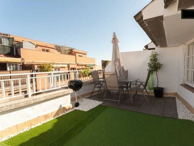 Ático en alquiler en La Teixonera de 5 habitaciones con terraza y jardín