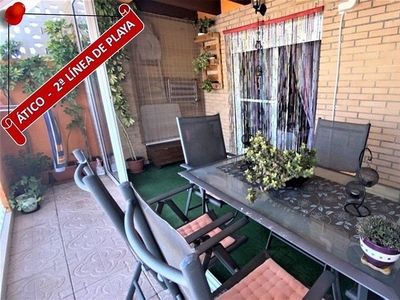 Ático en venta en calle Gumersindo de 3 habitaciones con terraza y piscina