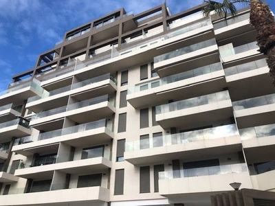 Ático en venta en Playa de San Juan de 3 habitaciones con terraza y piscina