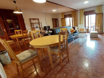 Piso en alquiler en Casco Urbano de 3 habitaciones con terraza y muebles