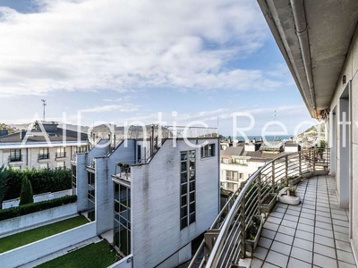 Piso en alquiler en Centro - San Sebastián-Donostia de 2 habitaciones con terraza y garaje