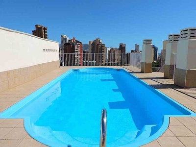 Piso en venta en Centro Urbano de 3 habitaciones con piscina y aire acondicionado