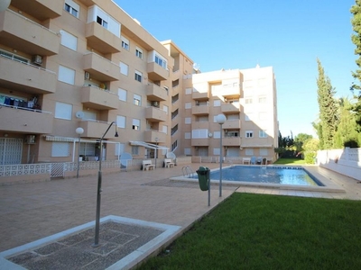 Piso en venta en Nueva Torrevieja - Aguas Nuevas de 1 habitación con terraza y piscina