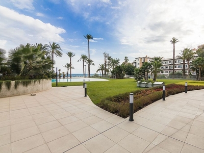 Piso en venta en Playa de Poniente de 3 habitaciones con terraza y piscina
