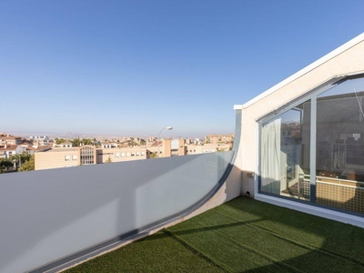 Venta Casa unifamiliar Granada. Con terraza 139 m²