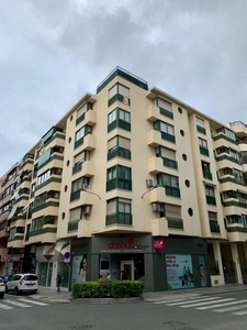 Venta de piso en Centro - Alicante de 5 habitaciones con terraza y garaje