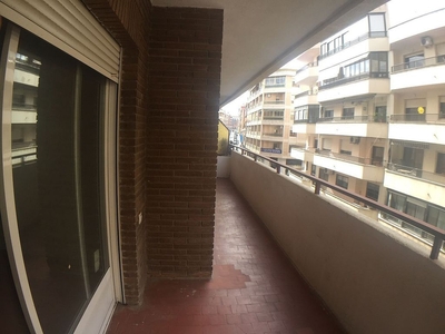 Venta de piso en Centro - El Pilar de 3 habitaciones con terraza y garaje